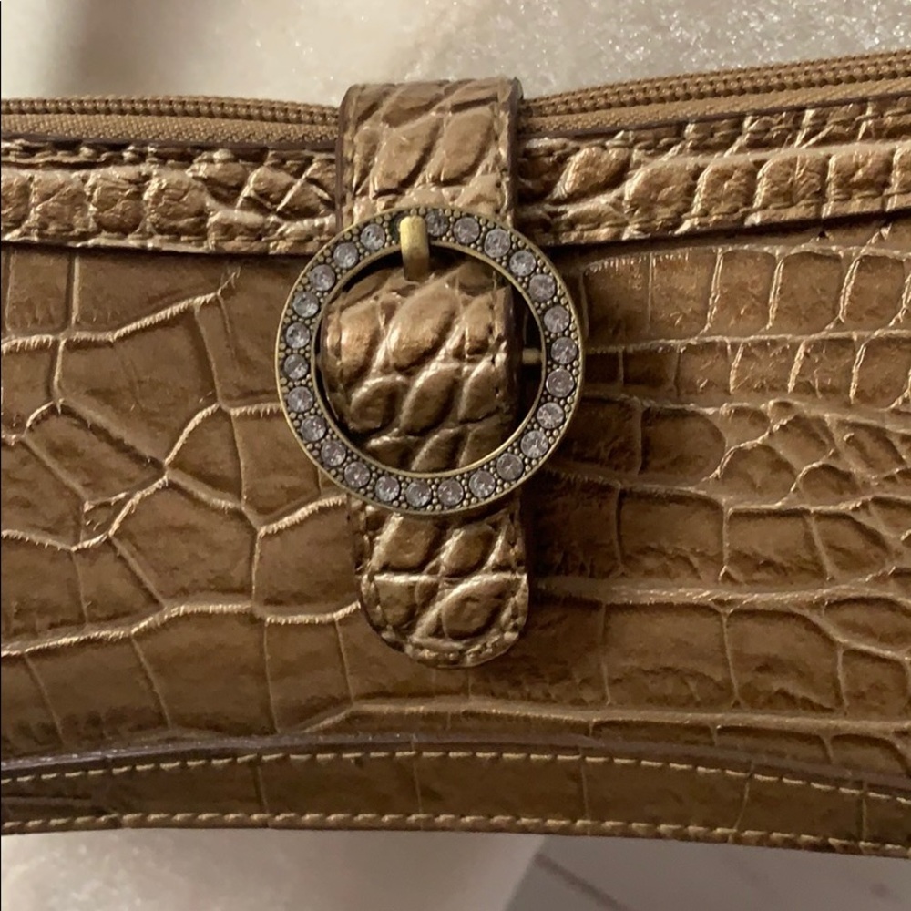 Gold Vinyl Purse - Picture 2 of 7
